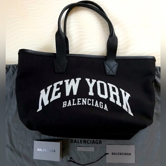 ❌SOLD❌🔥BALENCIAGA Beach Tote🔥 - Picture 7 of 12